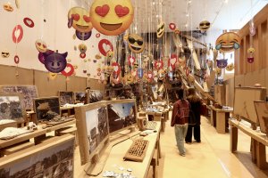 Thomas Hirschhorn, Fake it, Fake it – till you Fake it, 2024