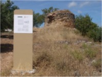 Hito explicativo de la torre de los Anillos 