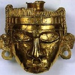 Pendiente de oro con la representaci&oacute;n de Xipe Totec, dios de los joyeros y la primavera, procedente de la tumba 7