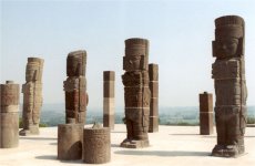 Atlantes del Templo de Tlahuizcalpantecuhtli, Tula