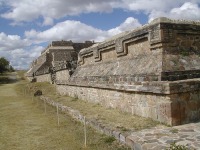 Un edificio de Monte Alb&aacute;n