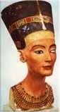 Busto de Nefertiti, esposa de Amenofis IV, Museo de Berl&iacute;n.
