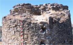 Posible hueco de acceso o escalera al interior de la torre.