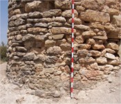 Torre de los Guzmanes. Z&oacute;calo cimentaci&oacute;n