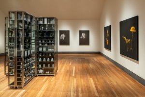 Salas de la exposición “Juan Muñoz. Historias de Arte” Foto ©Museo Nacional del Prado/Luis Asín