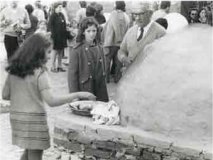 Horno construido por Victor Grippo para cocinar pan que reparti&oacute; entre los asistentes, 1972