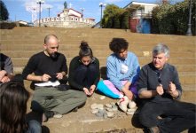 "Caz Caz", una acci&oacute;n colectiva como parte del Encuentro Independiente de Performance (E.P.I.) Internacional, Mulchen, Chile. Foto de V&iacute;ctor Afanor, 2013