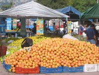 "Mayoreo", instalaci&oacute;n de Jorge Restrepo en el mercado, Museo del Hombre Hondure&ntilde;o, Tegucigalpa, Honduras. Foto de Dana Hincapi&eacute;, 2005