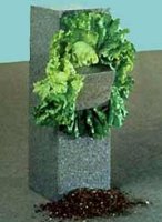 Giovanni Anselmo , Sin t&iacute;tulo, escultura de granito.