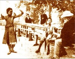 Rodin dibujando a una danzarina camboyana en Marsella, 1906 