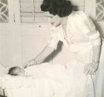 Raquel Oti con Ana Mendieta, 1948