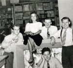 Andy Warhol con compa&ntilde;eros de la Carnegie Tech, 1949