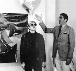 Irving Blum, director de la Ferus Gallery con Andy Warhol, Julio 1962. Fotograf&iacute;a William Claxton