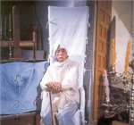 Dal&iacute; delante de su &uacute;ltimo cuadro, marzo de 1983