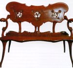 1906-1910 Banco de planta noble, de formas s&oacute;lidas, modernistas y ergon&oacute;micas dise&ntilde;ado por Gaud&iacute;