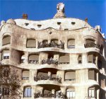 1906-1910 Casa Mil&agrave; (La Pedrera), Paseo de Gr&agrave;cia, 92, Barcelona, vista de la fachada principal