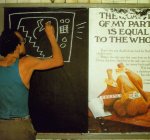 Keith Haring, dibujando en el metro de Nueva York, 1981