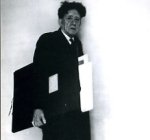 Fotograf&iacute;a de Ricard Opisso en una exposici&oacute;n