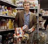 Fotograf&iacute;a de Bob Adelman, Andy Warhol comprando en el supermercado en la Second Avenue, 1964