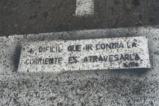 Marcha conmemoraci&oacute;n del 11 de septiembre 2006, '+ dificil que ir contra la corriente es atravesarla'