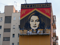 Frank Shepard Fairey y su equipo trabajando en M&aacute;laga