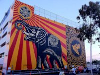 OBEY, 'Peace Elephant', pared de la biblioteca de West Hollywood en Los &Aacute;ngeles