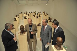 Gavin Turk, Fernando Franc&eacute;s (Director CAC M&aacute;laga) y el Alcalde de M&aacute;laga