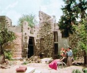 Frida Kahlo con Juan O’Gorman y Helen Fowler en la construcci&oacute;n de la casa O’Gorman en San Jer&oacute;nimo, ca 1949