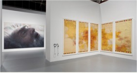 Vista general en MOCA "Under the Big Black Sun" 