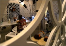 Bailarines de Sarah Michelson descansando en camerinos, Bienal 2012 Museo Whitney  