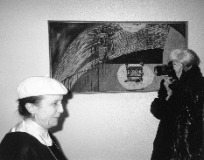 Louise Bourgeois y Andy Warhol en 1987. Photo: Baird Jones.