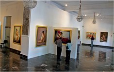 Vistas de "Distintos senderos, un esp&iacute;ritu" en Galer&iacute;as del Palacio 