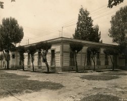 Fachada original de la Casa Azul, 1930. Archivo Diego Rivera y Frida Kahlo, Banco de M&eacute;xico, Fiduciario en el Fideicomiso relativo a los Museos Diego Rivera y Frida Kahlo