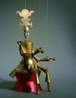 Sophie Taeuber-Arp, Deramo, 1918 / Copia de 1989. Madera torneada y pintada, acr&iacute;lico, metal (corchetes de metal, lat&oacute;n, cascabeles) y tela, 60 x 15 x 9 cm. Z&uuml;cher Hochschule der K&uuml;nste, ZHdK / Museum f&uuml;r Gestaltung Z&uuml;rich, MfGZ / Kunstgewerbesammlung. &copy; ZHdK. &copy; Sophie Taeuber-Arp, VEGAP, M&aacute;laga 2009.