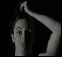 !Nadie puede salir, nadie puede salir! Extracto n&ordm; 6 de La isla en peso (2001), video instalaci&oacute;n compuesta por ocho videos. &copy; Tania Bruguera. Colecci&oacute;n Centre Georges Pompidou, Paris (Francia)