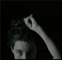 !Nadie puede salir, nadie puede salir! Extracto n&ordm; 6 de La isla en peso (2001), video instalaci&oacute;n compuesta por ocho videos. &copy; Tania Bruguera. Colecci&oacute;n Centre Georges Pompidou, Paris (Francia)