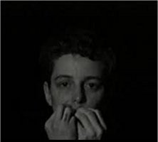 &iexcl;Pa&iacute;s m&iacute;o, tan joven, no sabes dirigir! Extracto n&ordm; 5de La isla en peso (2001), video instalaci&oacute;n compuesta por ocho videos. &copy; Tania Bruguera. Colecci&oacute;n Centre Georges Pompidou, Paris (Francia) 