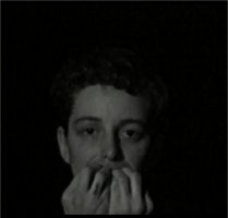 &iexcl;Pa&iacute;s m&iacute;o, tan joven, no sabes dirigir! Extracto n&ordm; 5de La isla en peso (2001), video instalaci&oacute;n compuesta por ocho videos. &copy; Tania Bruguera. Colecci&oacute;n Centre Georges Pompidou, Paris (Francia) 