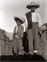 Tina Modotti 1926 "Ni&ntilde;o y joven campesinos"