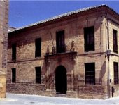 Fachada de la universidad