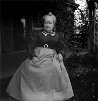 Alice Cornell Austen en Clear Comfort, ca. 1892-1896. Colecci&oacute;n de la ciudad hist&oacute;rica de Richmond