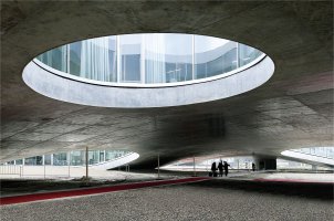 Iwan Baan, Rolex Learning Center at the &Eacute;cole Polytechnique F&eacute;d&eacute;rale (EPFL), Lausanne, Switzerland, 2010, Architecture: SANAA &copy;Iwan Baan.