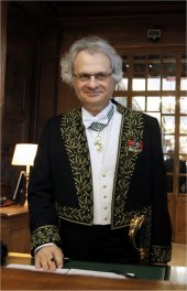 El escritor franco-liban&eacute;s Amin Maalouf, nuevo  secretario perpetuo de la Academia francesa.