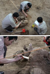 El equipo arqueol&oacute;gico de los Guerreros de Terracota de Xian trabajando en el lugar del descubrimiento