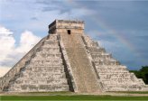 La pir&aacute;mide principal de Chich&eacute;n Itz&aacute;, sitio arqueol&oacute;gico maya en el sureste mexicano