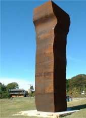 Esculrura Buscando la luz IV, de Eduardo Chillida