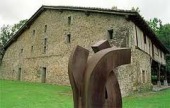 Exterior e interior del Museo Chillida-Leku.