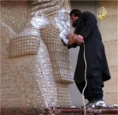 Im&aacute;genes difundidas por EI de la destrucci&oacute;n de las ruinas de Nimrod.