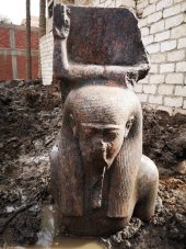 La pieza, tallada en granito rosa de Rams&eacute;s II hallada en un terreno privado cerca del templo de Ptah