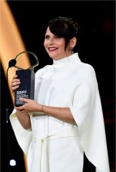 La espa&ntilde;ola Jaione Camborda, Concha de Oro de la 71&ordf; edici&oacute;n del Festival de San Sebasti&aacute;n.